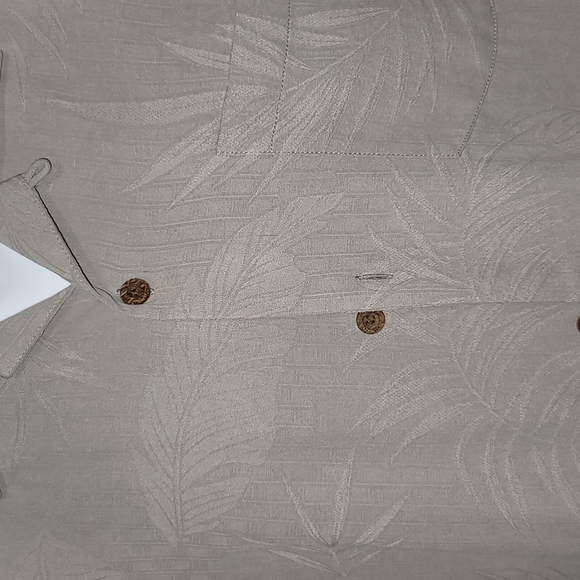 Tommy Bahama shirt - Picture 2 of 4